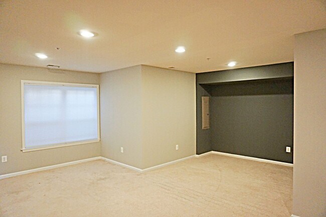 Building Photo - Exquisite Townhouse in Orchard Run Germantown