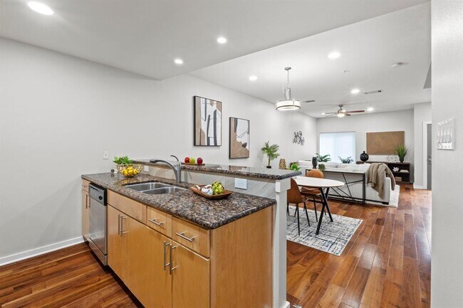 Building Photo - 503 Swanee Dr