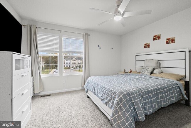 Building Photo - 1901 Graymount Way