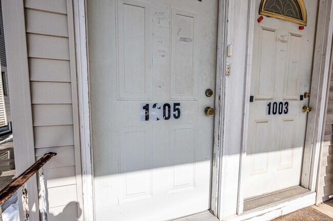 Building Photo - 1005 Whalley Ave