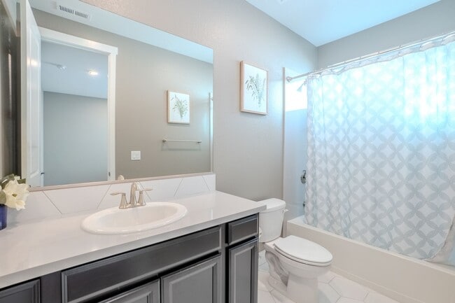 Building Photo - Fully furnished 3 bedroom / 3 bathroom plus an office.