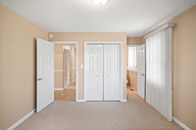 Building Photo - Move-In Special Available! Charming 3-Bedr...