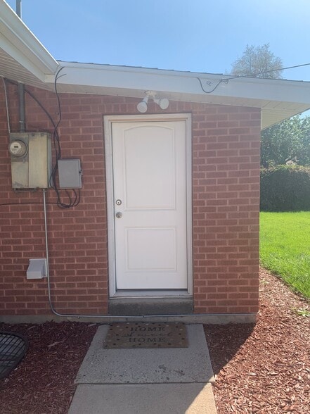 Building Photo - 9902 E Sego Lily Dr