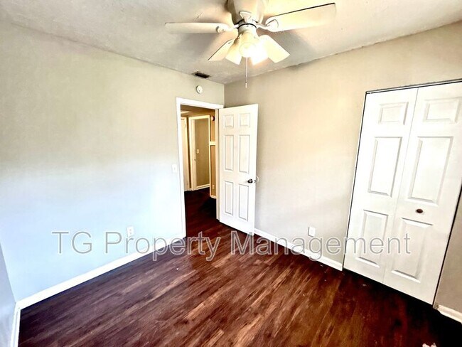 Building Photo - 8214 Herlong Rd