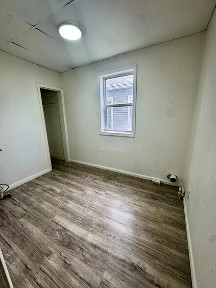 Building Photo - 2709 6th Ave