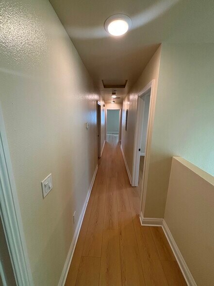 Building Photo - 1029 W 65th Pl