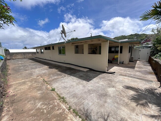 Building Photo - 44-113-113 Nanamoana St