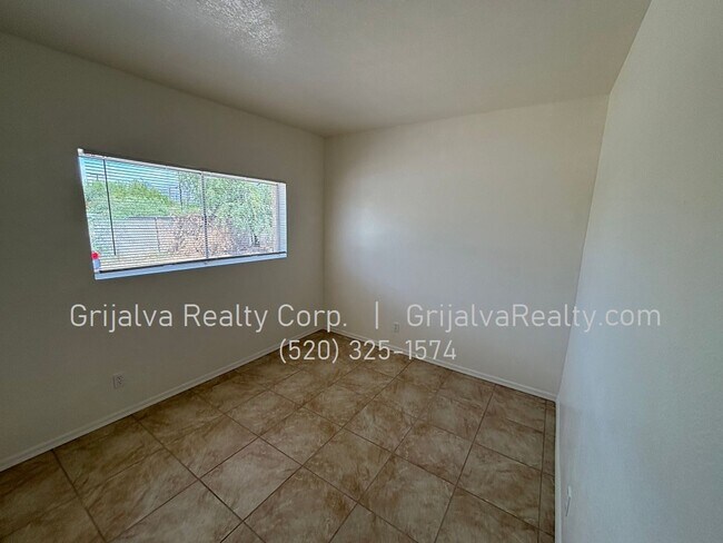 Building Photo - 2415 N Geronimo Ave