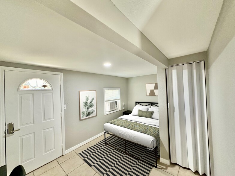 Building Photo - 4567 50th Ave N