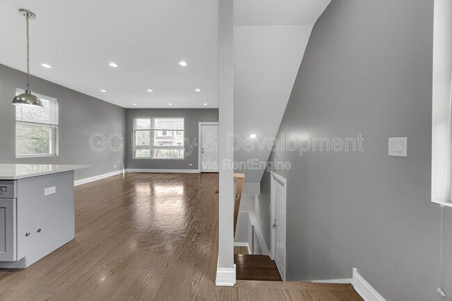 Building Photo - 1048 N Lawndale Ave