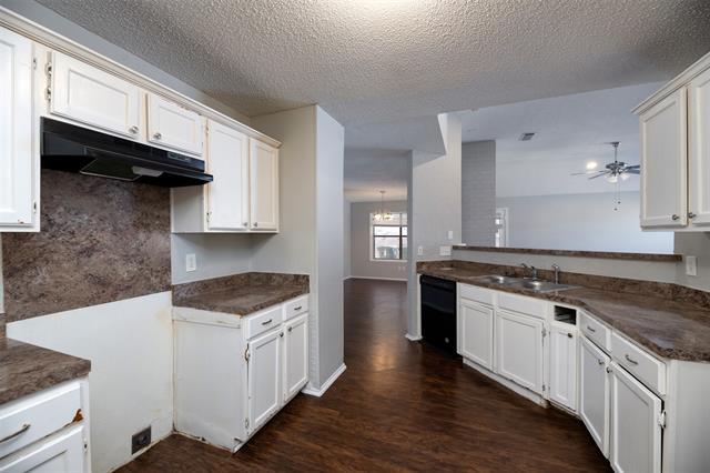 Building Photo - 200 Caprock Dr