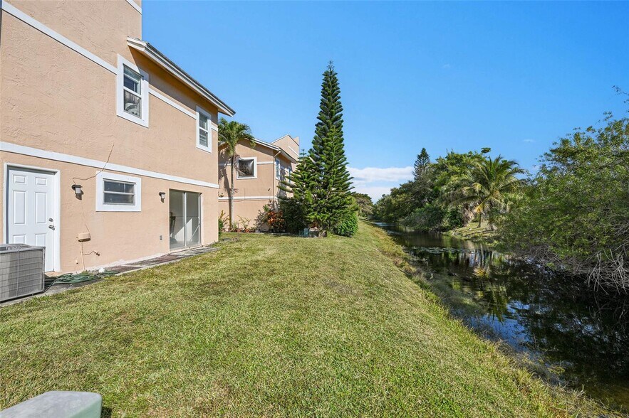 Building Photo - 4011 Coral Springs Dr