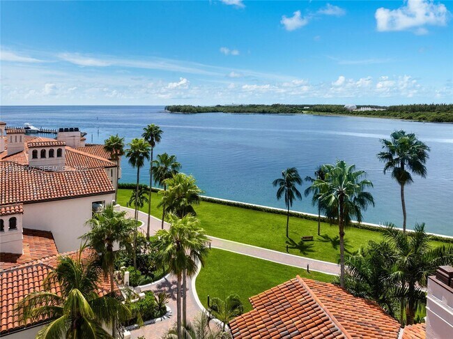 Building Photo - 2331 Fisher Island Dr