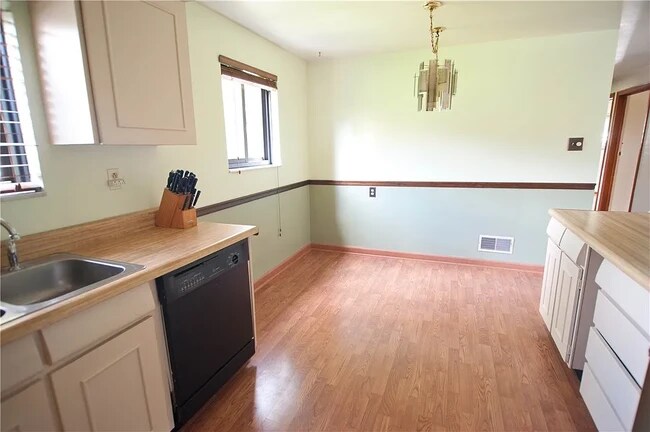 Building Photo - 2312 Perricrest Dr