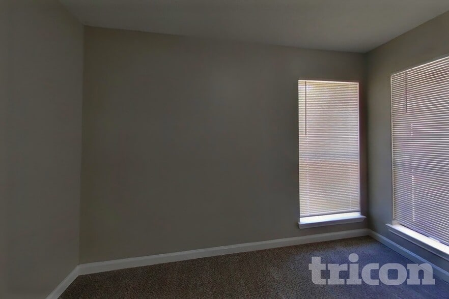 Building Photo - 16027 Hidden Acres Dr