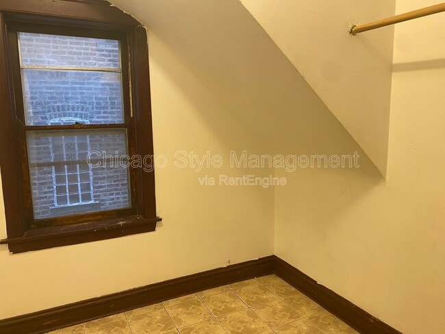Building Photo - 3116 S Kedvale Ave