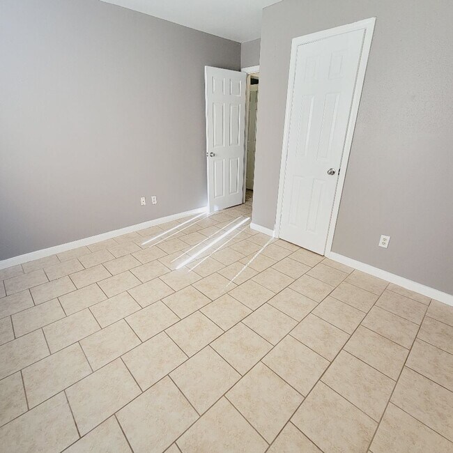 Building Photo - 8607 Crystal Cove Cir