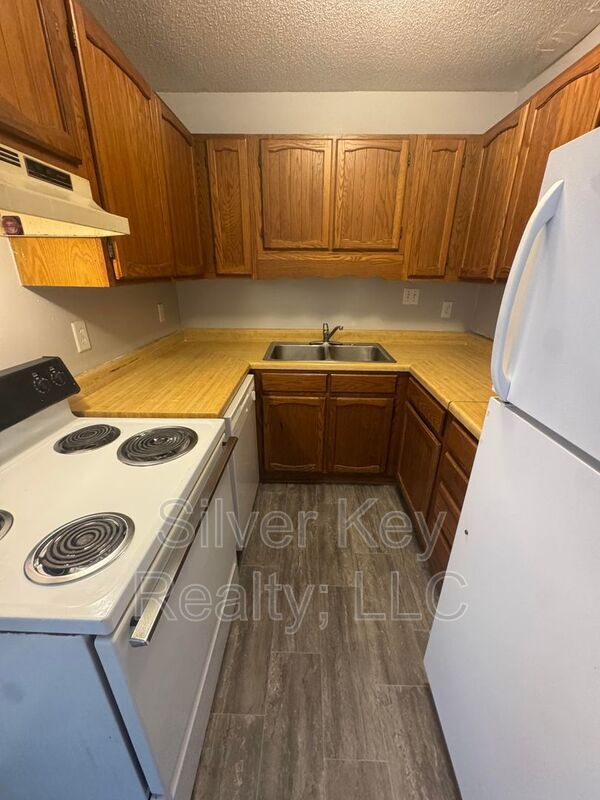 Building Photo - 311 Sunset Dr
