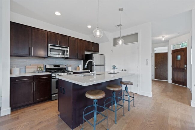 Building Photo - 5412 Grover Ave