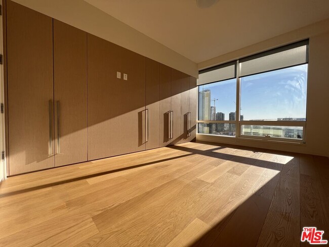 Building Photo - 877 Francisco St