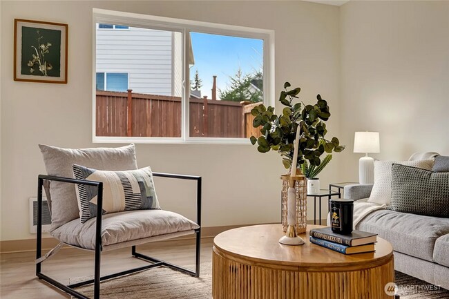Building Photo - Beautifully Updated 3-Bedroom Townhome with Garage in Prime Lynnwood Location