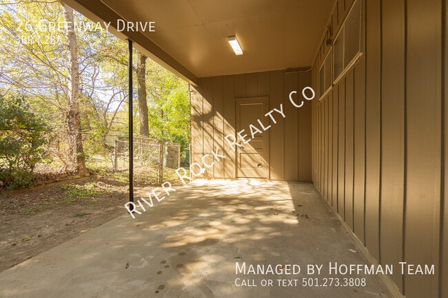 Building Photo - 26 Greenway Dr