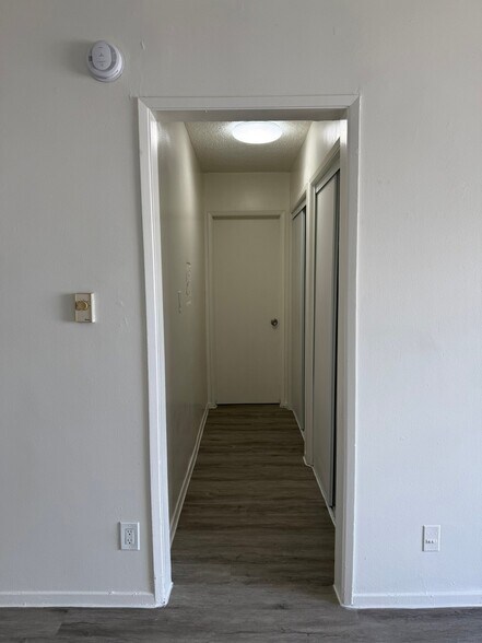 Building Photo - 915 N Wilton Pl