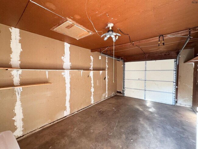 Building Photo - 1504 Red Fox Rd