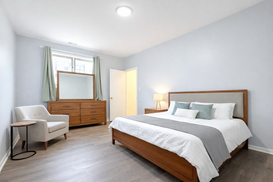 Building Photo - 2413 W Taylor St