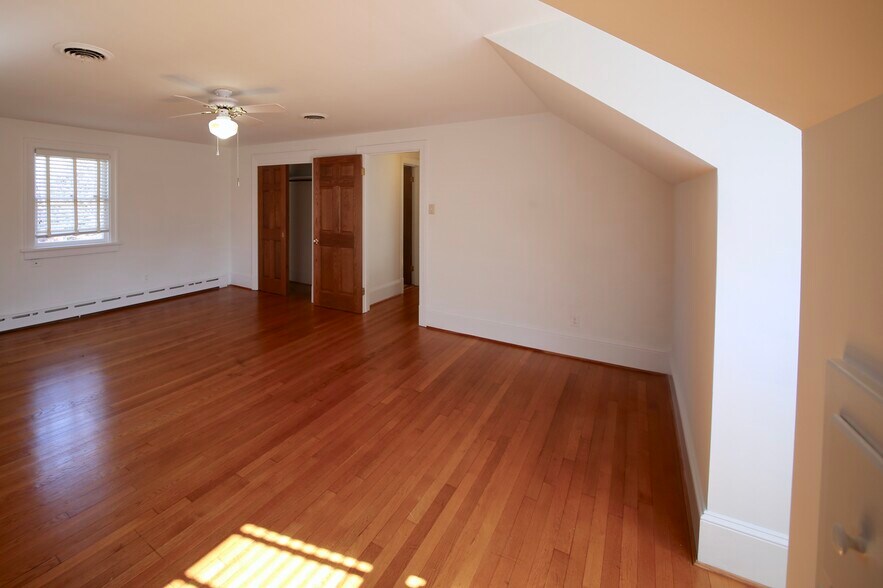 Upstairs bedroom #1, 15' x 19', large closet - 2308 Buckingham Ave