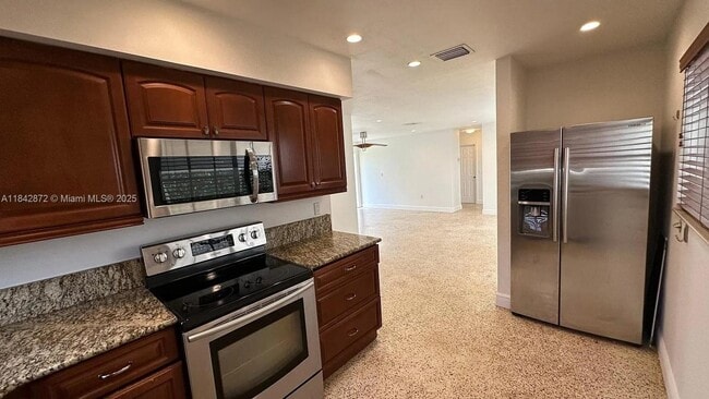 Building Photo - 8855 SW 41st Terrace