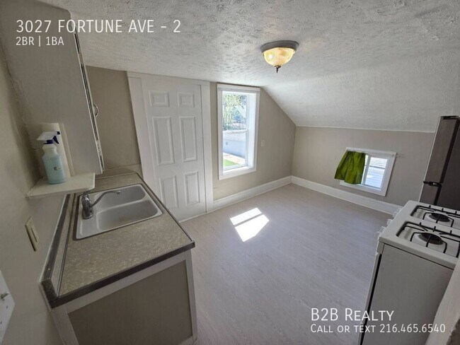 Building Photo - 3027 Fortune Ave