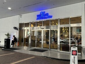 Building Photo - 1200 Brickell Bay Dr