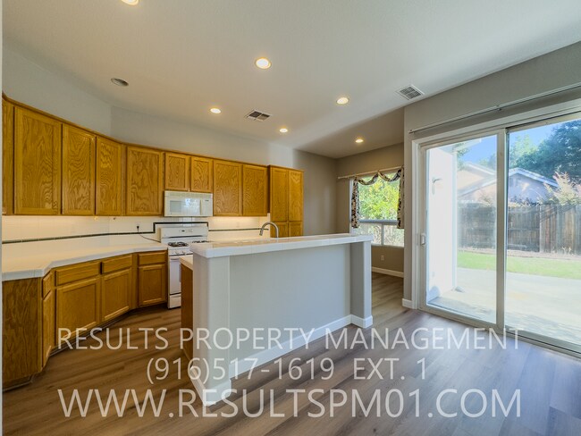 Building Photo - Lovely 4 bedroom Roseville home Olympus po...