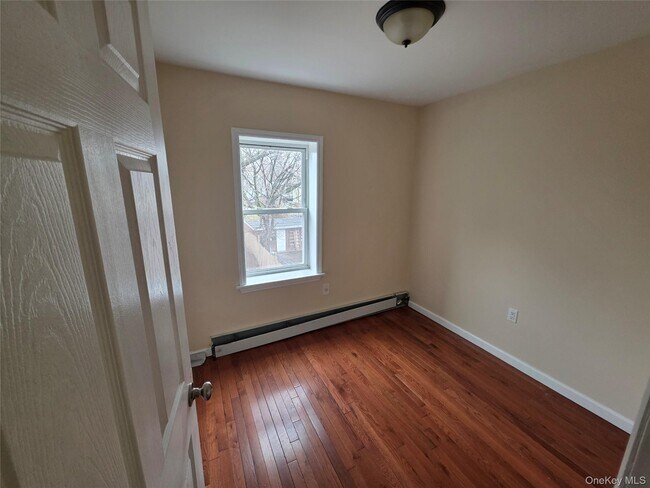 Building Photo - 42 Hasbrouck St