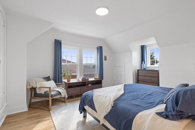 Building Photo - 7227 SE Hawthorne Blvd