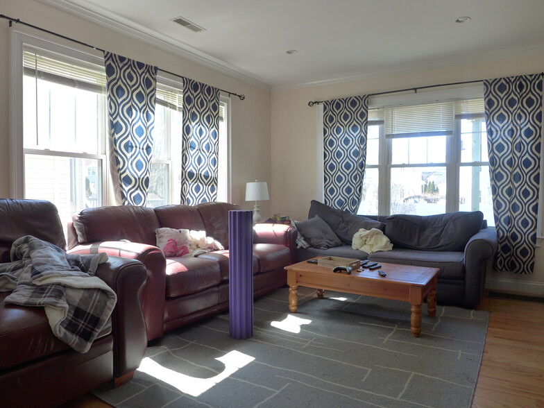 Primary Photo - 9 Cygnet St