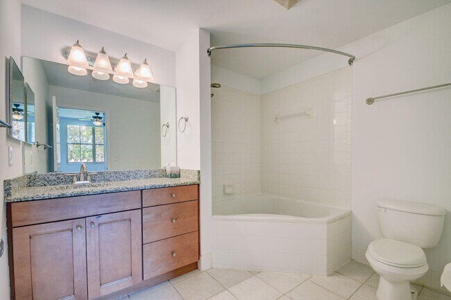 Building Photo - 2020 Greenview Shores Blvd