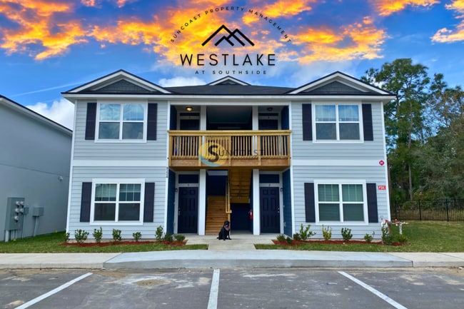 Building Photo - Gorgeous LAKE VIEW From 1st Floor!