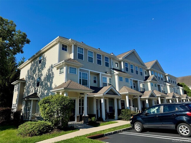 Building Photo - 25 Fairways Dr