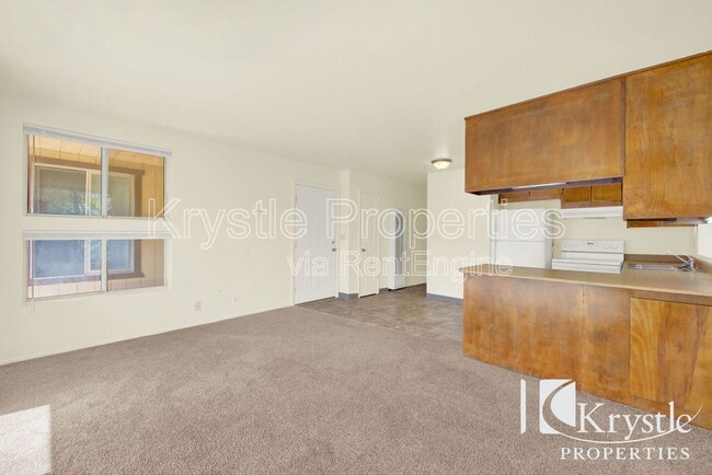 Building Photo - 136 Frisbie St