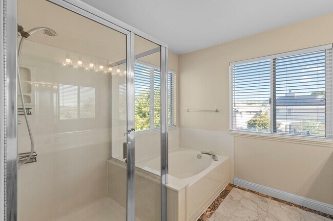 Building Photo - 5220 Peacock Hill Dr