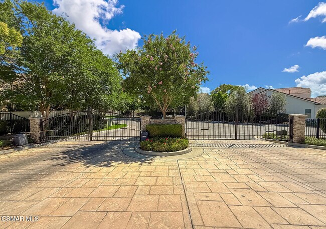 Building Photo - 5470 Seine Ct