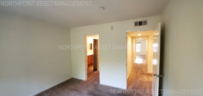 Building Photo - 2 Bed, 2 Bath located within Point Loma an...
