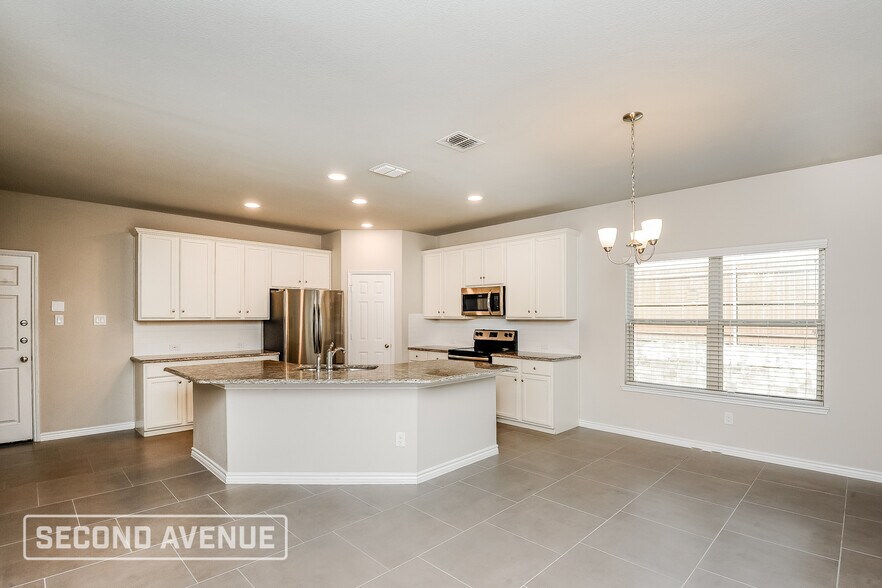 Building Photo - 2109 Lorrie Ln
