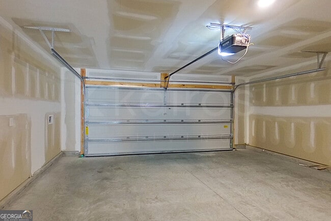 Building Photo - 127 Overstreet Way