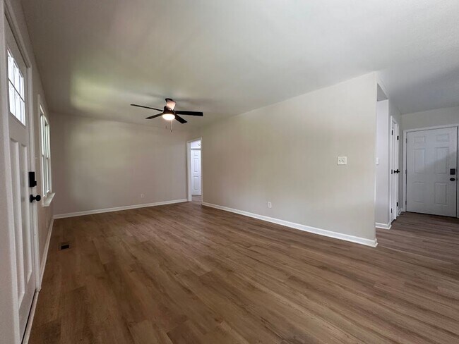 Building Photo - 3 bed 2 bath in Decatur!