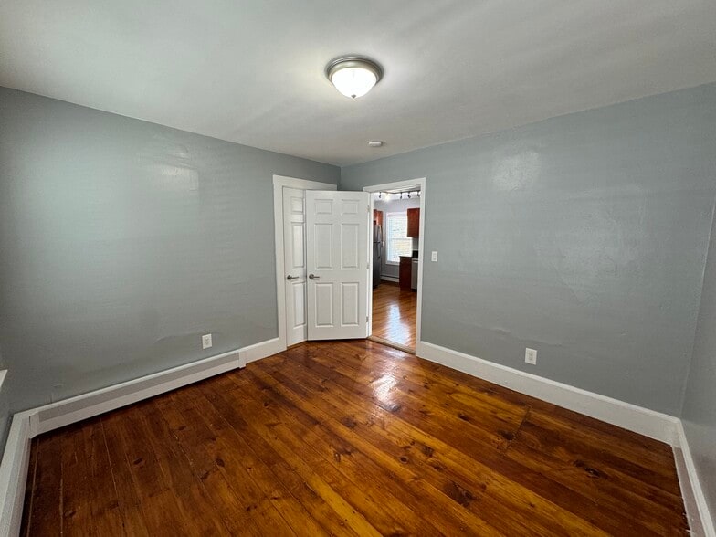Bedroom 1 - 4 Cousins St