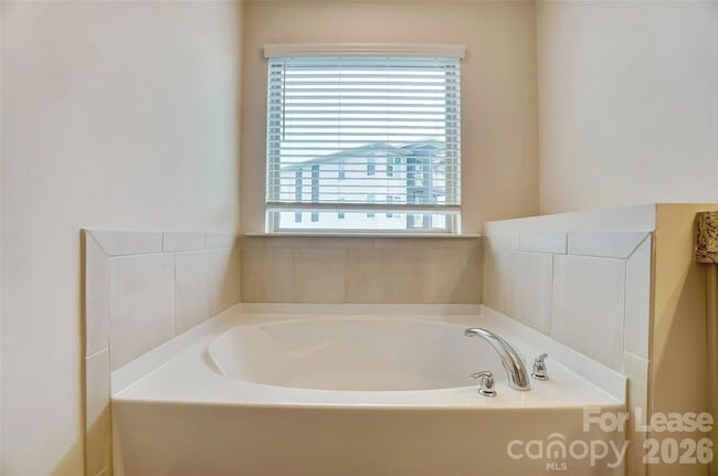 Building Photo - 5822 Clan MacLaine Dr