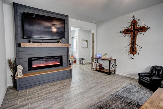 Building Photo - 205 Driftwood Ln